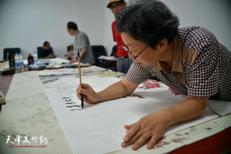 文化桥梁 许鸿茹与艺术交流的盛宴